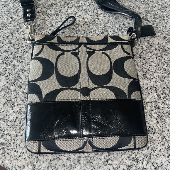 Coach Handbags - Coach 👛💕 Sling Bag - BRAND NEW!! Perfect!! Black & Grey